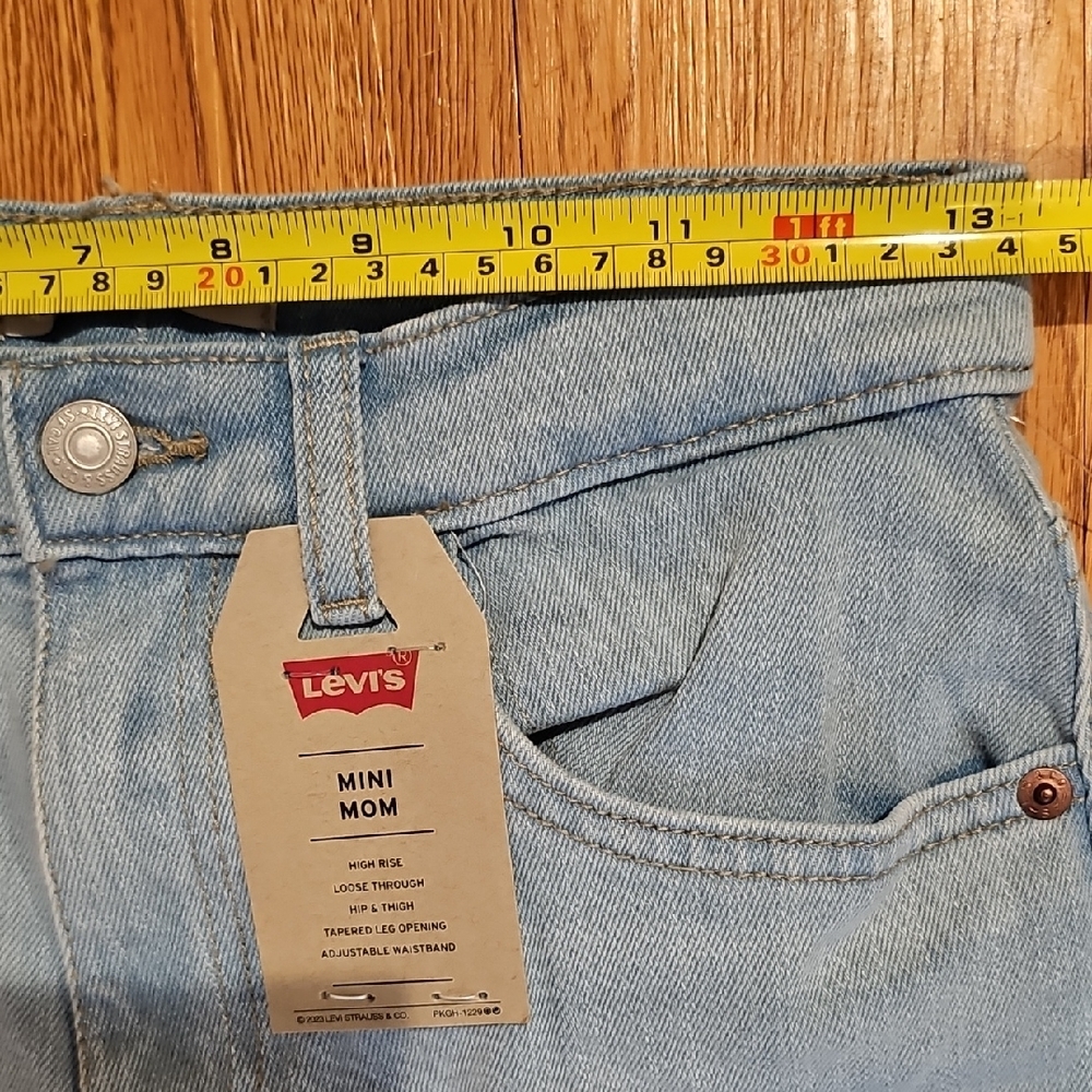 Levi's Girl's Mini Mom High Rise Jeans - Picture 9 of 10